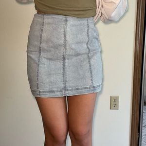 Jean Skirt Light Wash - Wild Fable - Size 4 - Stretchy - LIKE NEW